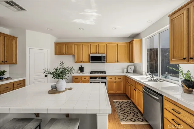 $995,000 | 966 Apricot Way, Carson, CA 90746