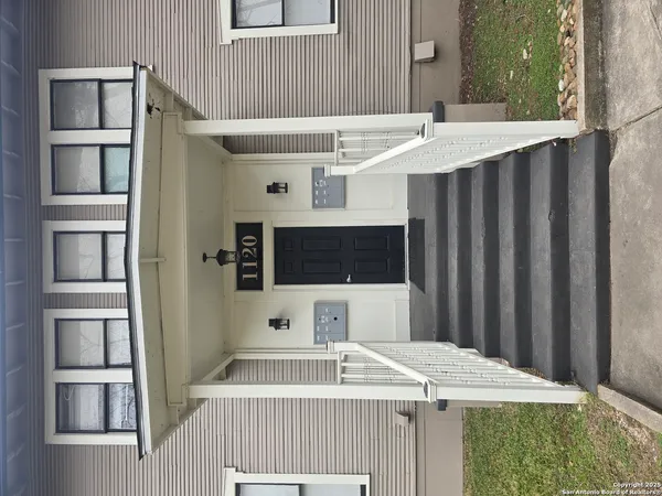 $1,050 | 1120 West Woodlawn Avenue, Unit 6, San Antonio, TX 78201