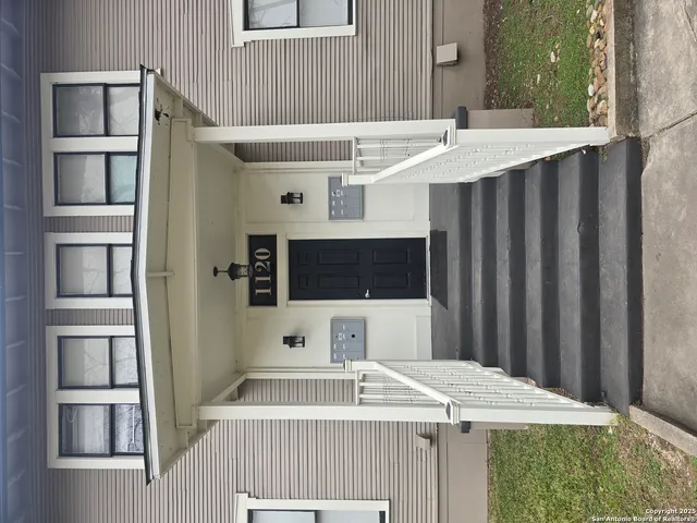 $1,050 | 1120 West Woodlawn Avenue, Unit 6, San Antonio, TX 78201