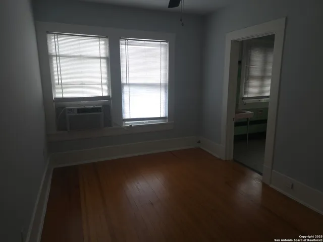 $1,050 | 1120 West Woodlawn Avenue, Unit 6, San Antonio, TX 78201