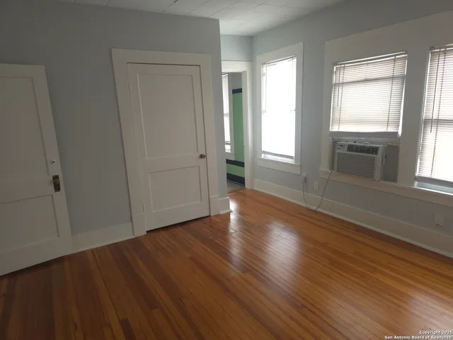 $1,050 | 1120 West Woodlawn Avenue, Unit 6, San Antonio, TX 78201