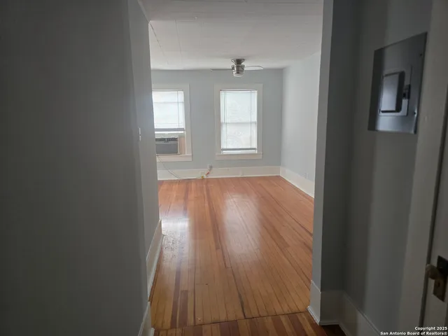 $1,050 | 1120 West Woodlawn Avenue, Unit 6, San Antonio, TX 78201