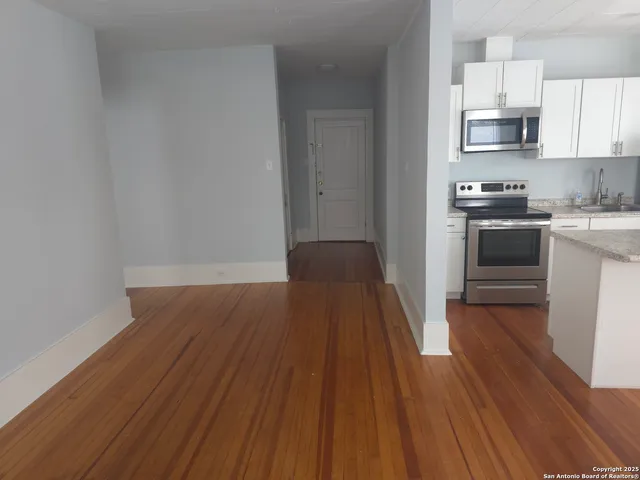 $1,050 | 1120 West Woodlawn Avenue, Unit 6, San Antonio, TX 78201