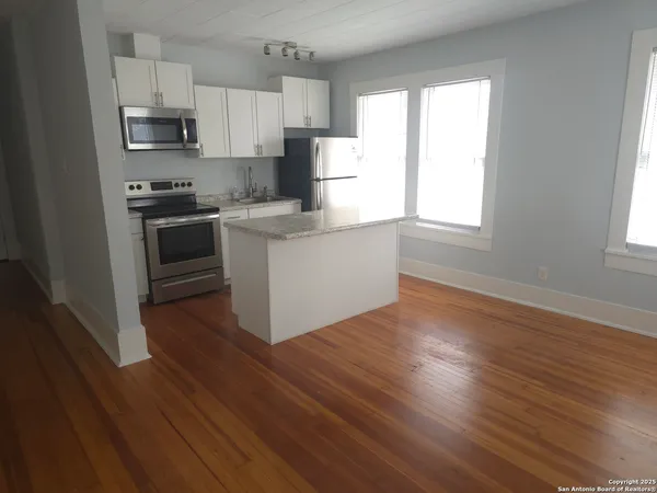 $1,050 | 1120 West Woodlawn Avenue, Unit 6, San Antonio, TX 78201