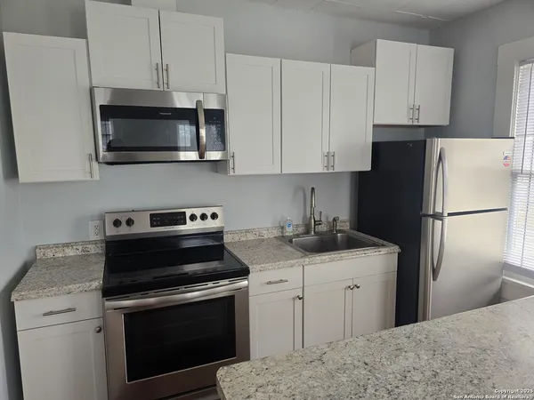$1,050 | 1120 West Woodlawn Avenue, Unit 6, San Antonio, TX 78201
