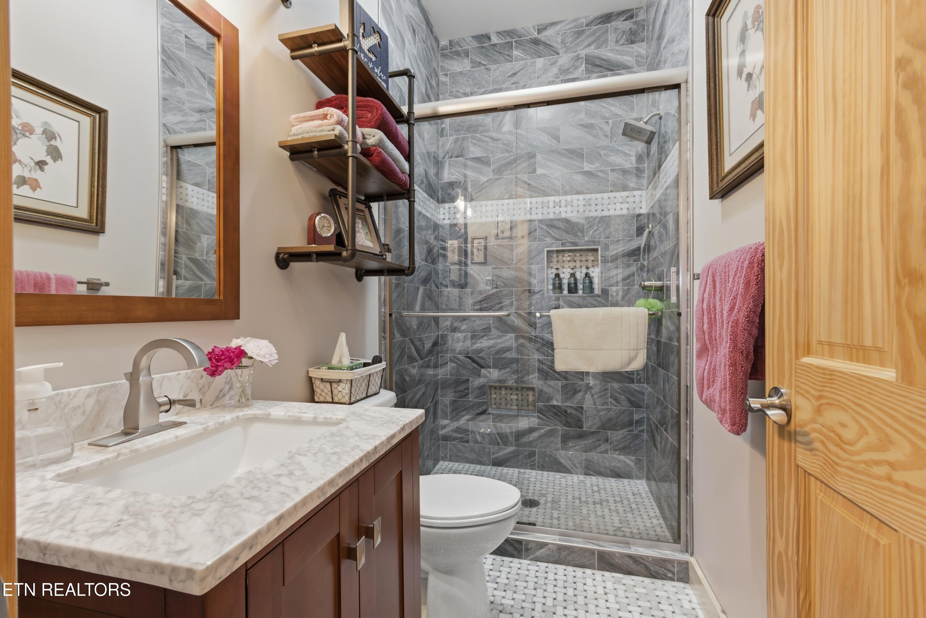 599 Waterfront Way Ten Mile, TN 37880 - Photo 35 of 60 Main Lev Full Bath