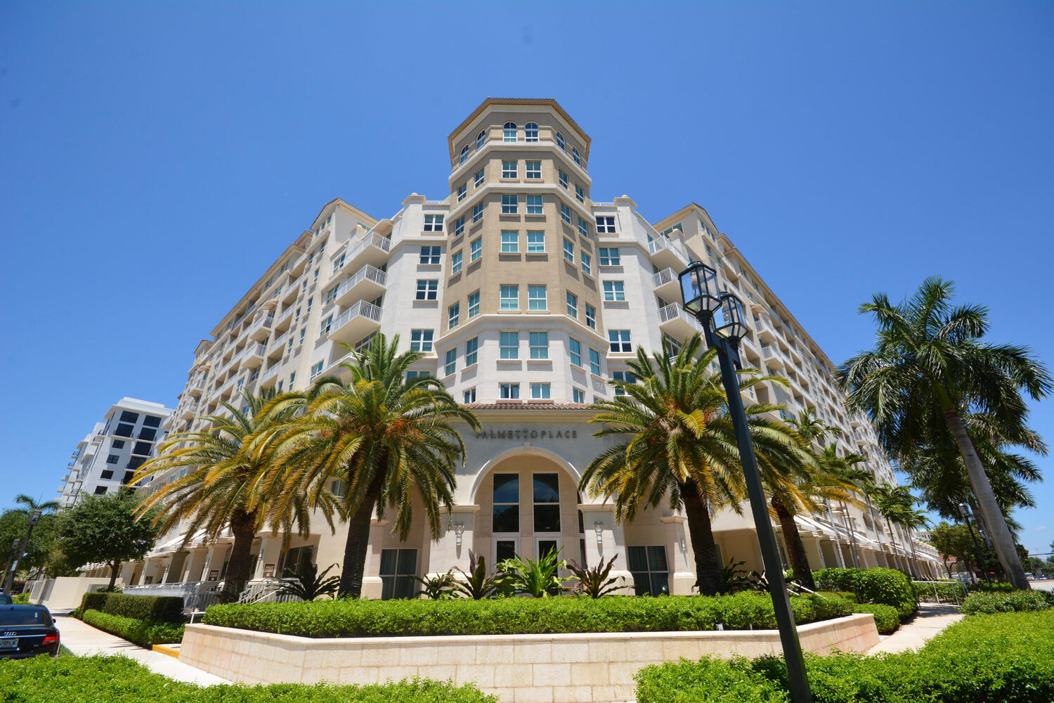 99 Southeast Mizner Boulevard, Unit PH 909 Boca Raton, FL 33432 - Photo 2 of 51 a front view of a multi story residential apartment building with yard and parking space