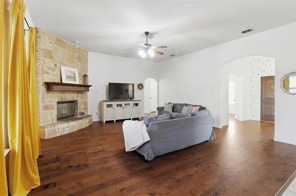 $489,900 | 1030 Lester Burt Road, Farmersville, TX 75442