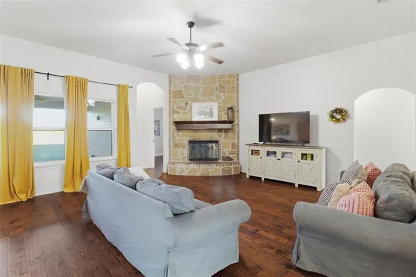 $489,900 | 1030 Lester Burt Road, Farmersville, TX 75442