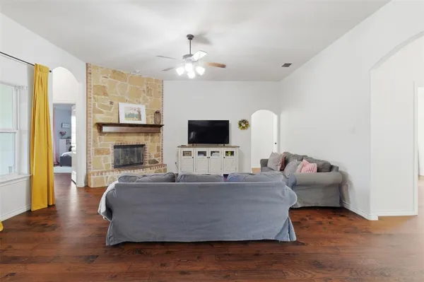 $489,900 | 1030 Lester Burt Road, Farmersville, TX 75442