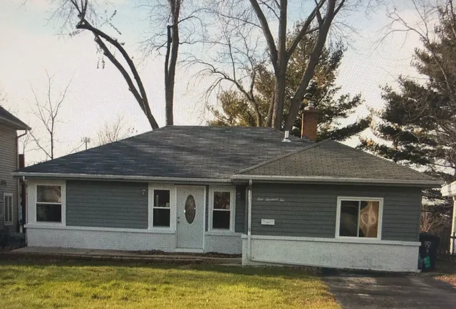 $3,200 | 102 North Kenilworth Avenue, Mount Prospect, IL 60056