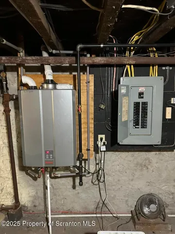 a view of utility room