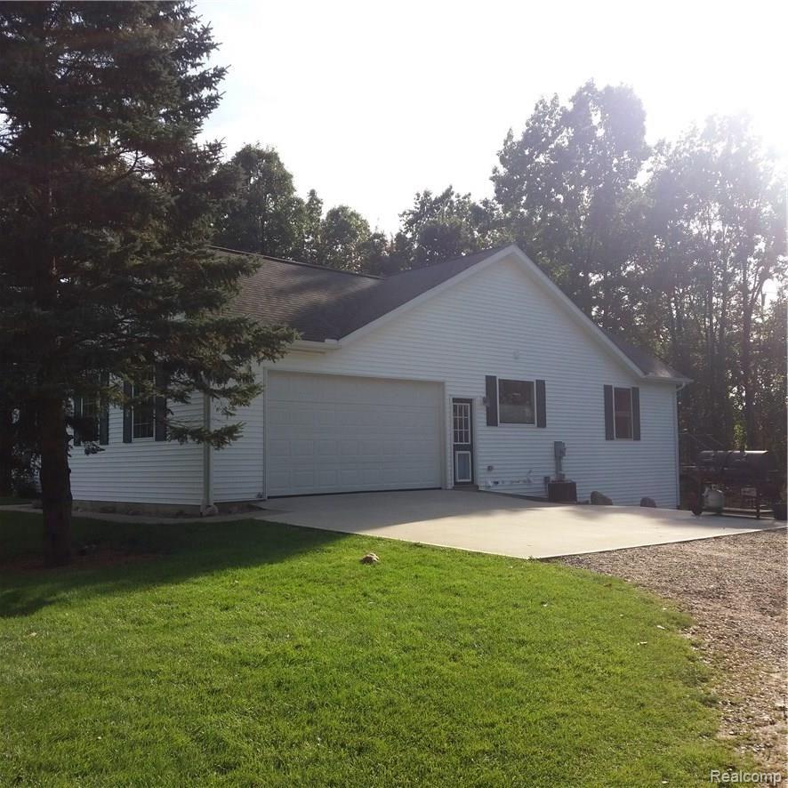 4152 Newark Road Attica, MI 48412 - Photo 3 of 14 20171002_161553.jpg