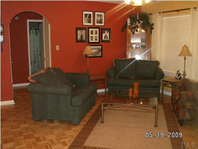7224 Helms Road Pensacola, FL 32526 - Photo 4 of 23 Family Room