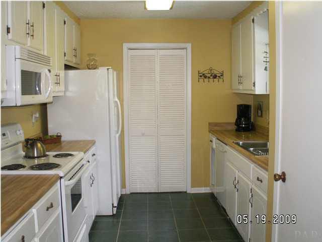 7224 Helms Road Pensacola, FL 32526 - Photo 5 of 23 Kitchen