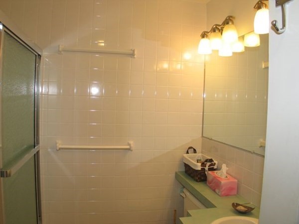 100 Franklin Avenue Tisbury, MA 02568 - Photo 11 of 18 a bathroom with a shower