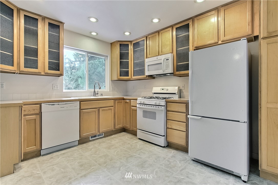 505 Roe Street Steilacoom, WA 98388 - Photo 7 of 21