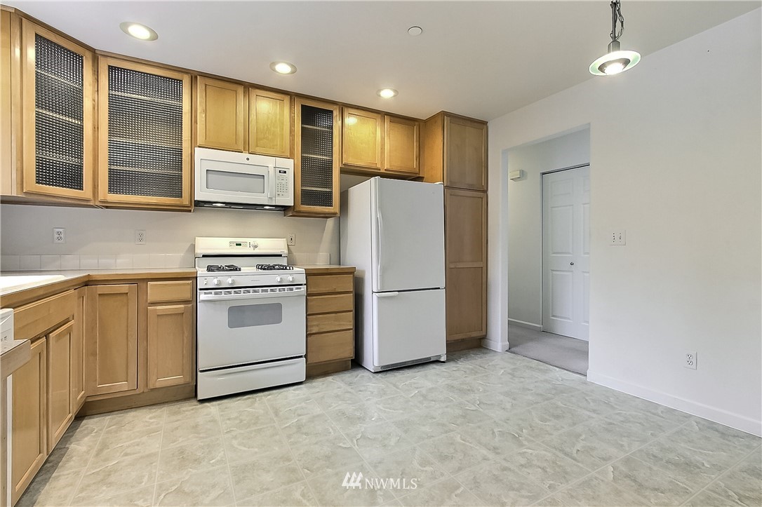 505 Roe Street Steilacoom, WA 98388 - Photo 8 of 21