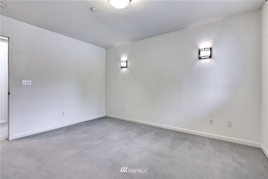 505 Roe Street Steilacoom, WA 98388 - Photo 9 of 21