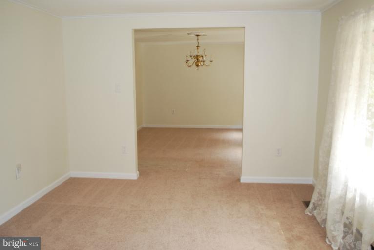 7300 Talbot Run Road Mount Airy, MD 21771 - Photo 12 of 30 Living Room