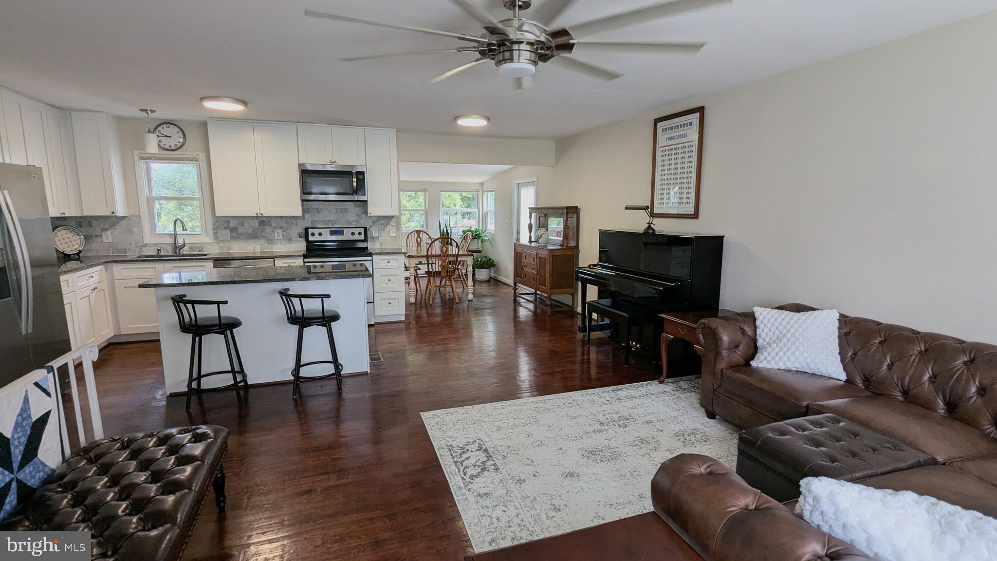 1252 Columbia Road Woodbridge, VA 22191 - Photo 5 of 44 Gallery Image 5