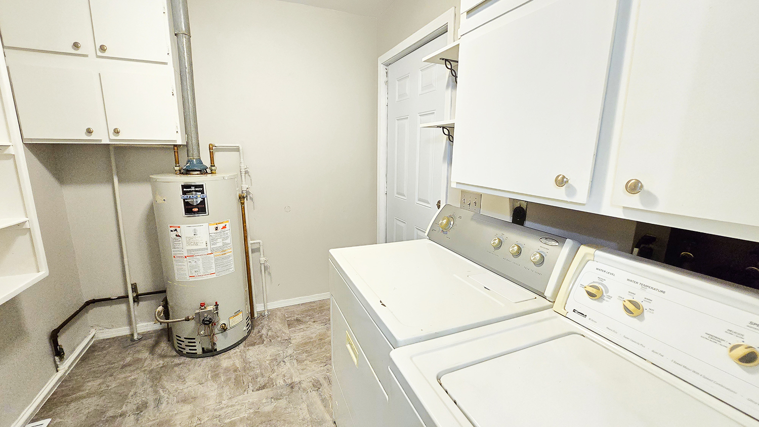 787 Walnut Hill Road Centralia, IL 62801 - Photo 35 of 42 a room with dryer and washer