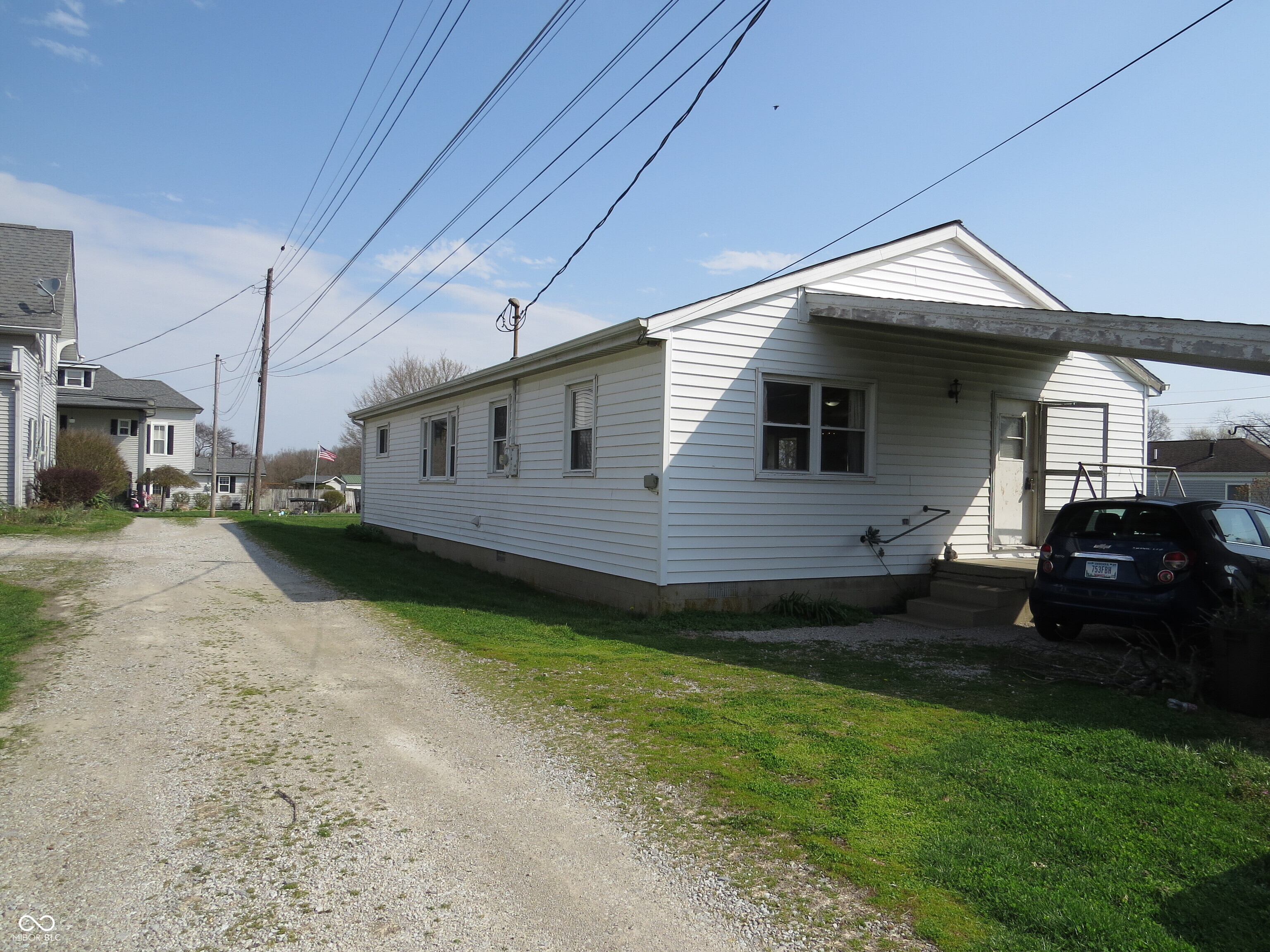 825 Jackson Street Hope, IN 47246 - Photo 3 of 49