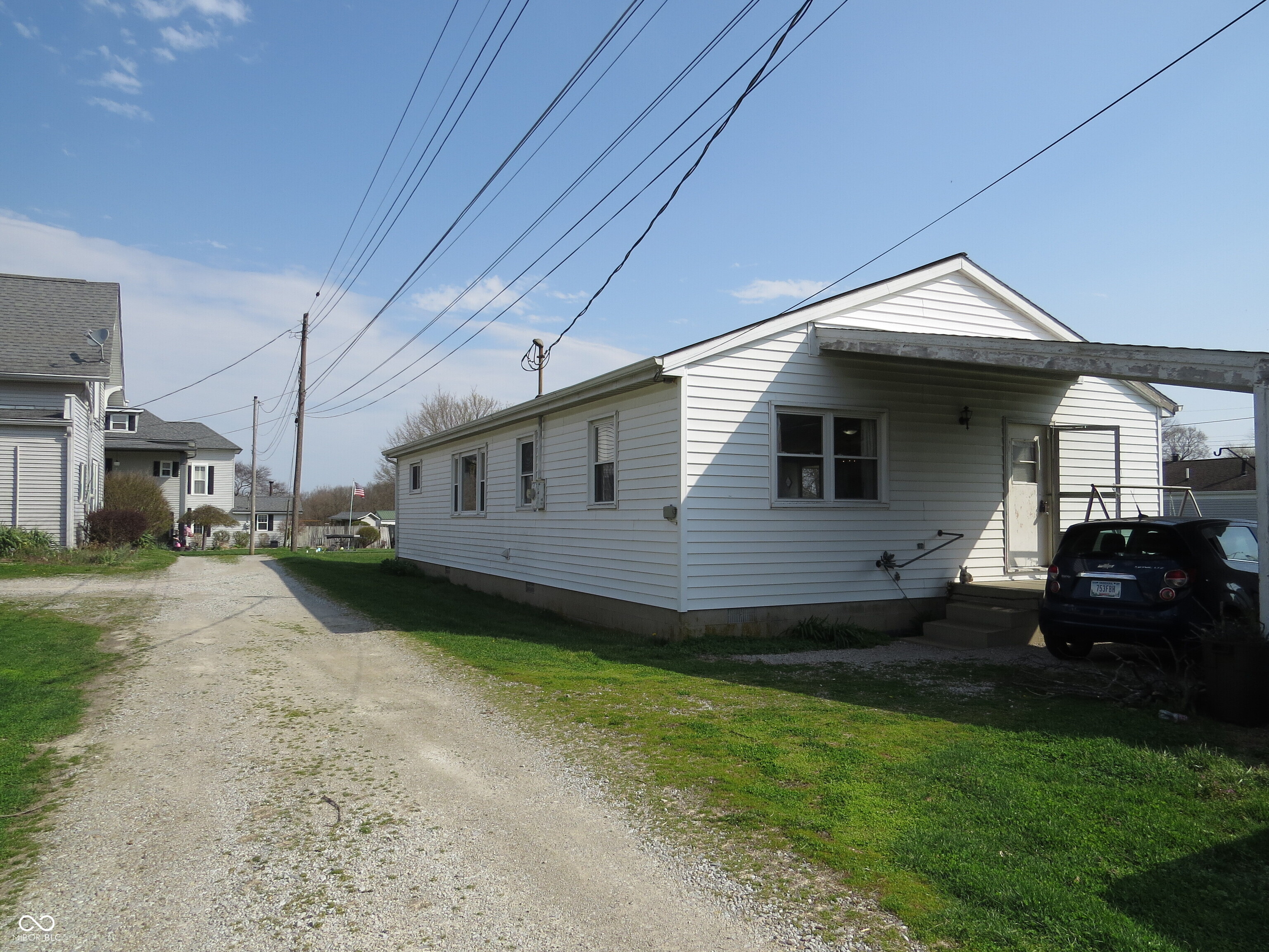 825 Jackson Street Hope, IN 47246 - Photo 4 of 49