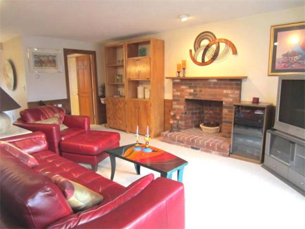 17 Pitt Road Framingham, MA 01701 - Photo 8 of 13 Gallery Image 8