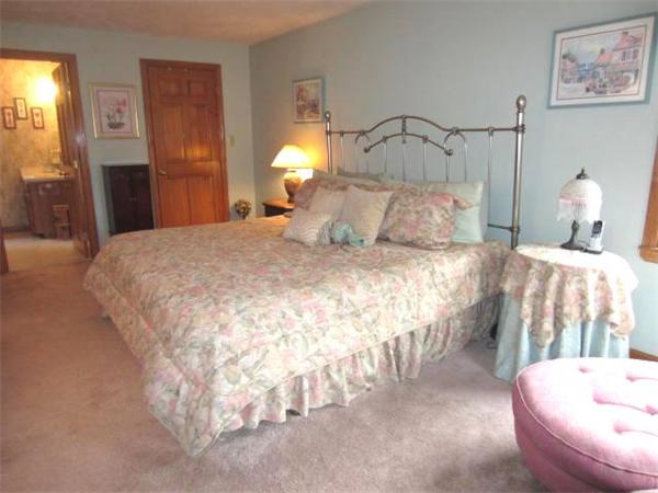 17 Pitt Road Framingham, MA 01701 - Photo 9 of 13 Gallery Image 9