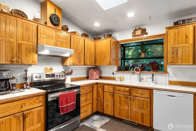 $979,800 | 17104 Old Highway 99 Southeast, Tenino, WA 98589