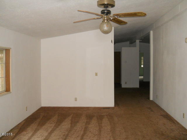 61999 Southwest Hebo Road Grand Ronde, OR 97347 - Photo 16 of 22 Family room