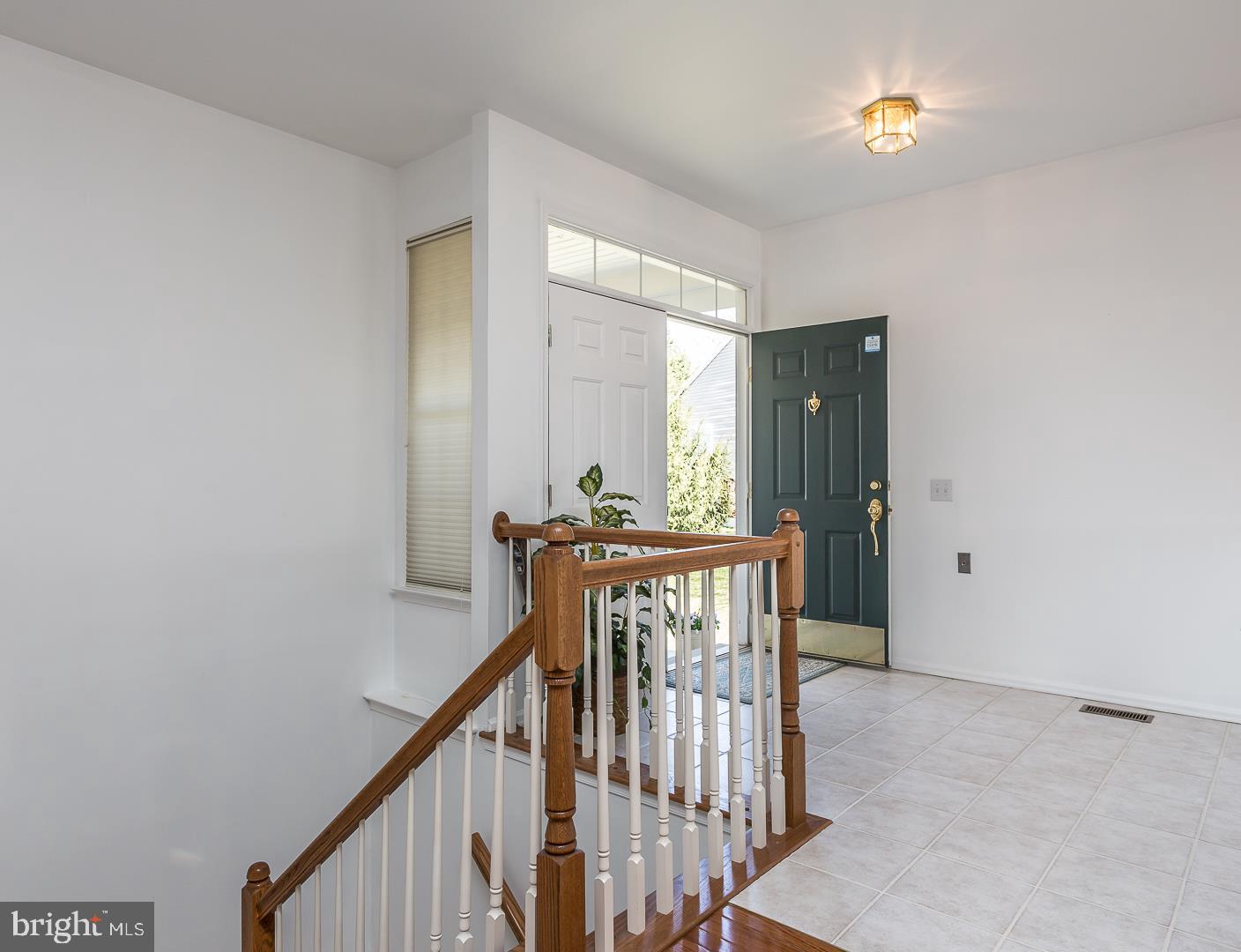 1435 Quaker Ridge West Chester, PA 19380 - Photo 2 of 23 Foyer