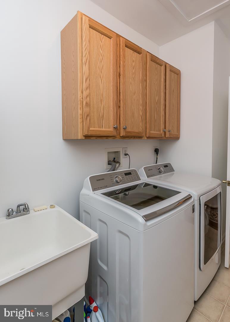 1435 Quaker Ridge West Chester, PA 19380 - Photo 17 of 23 Laundry/Mud Room