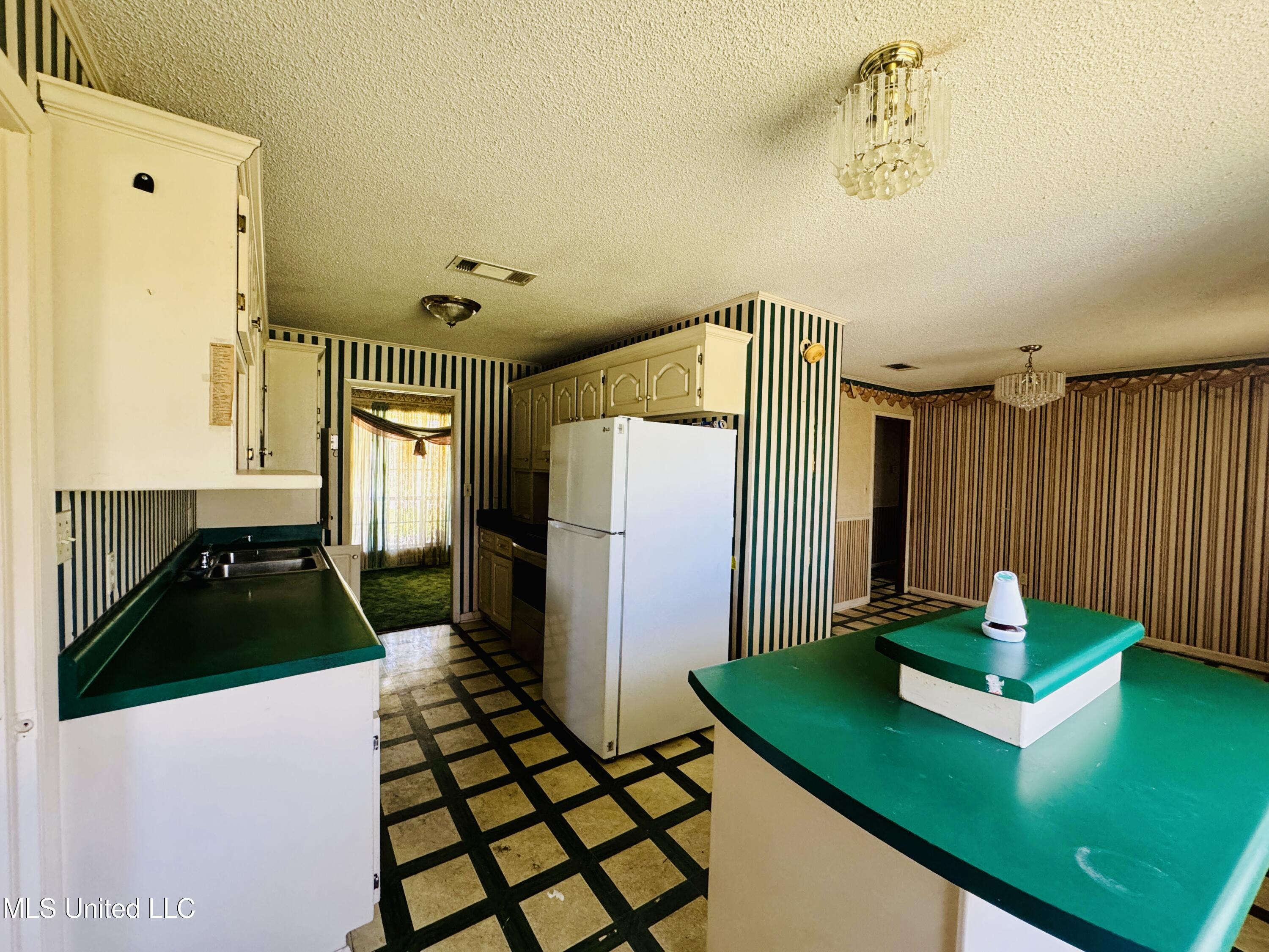 3725 Macphelah Road Moss Point, MS 39563 - Photo 11 of 19 IMG_2483