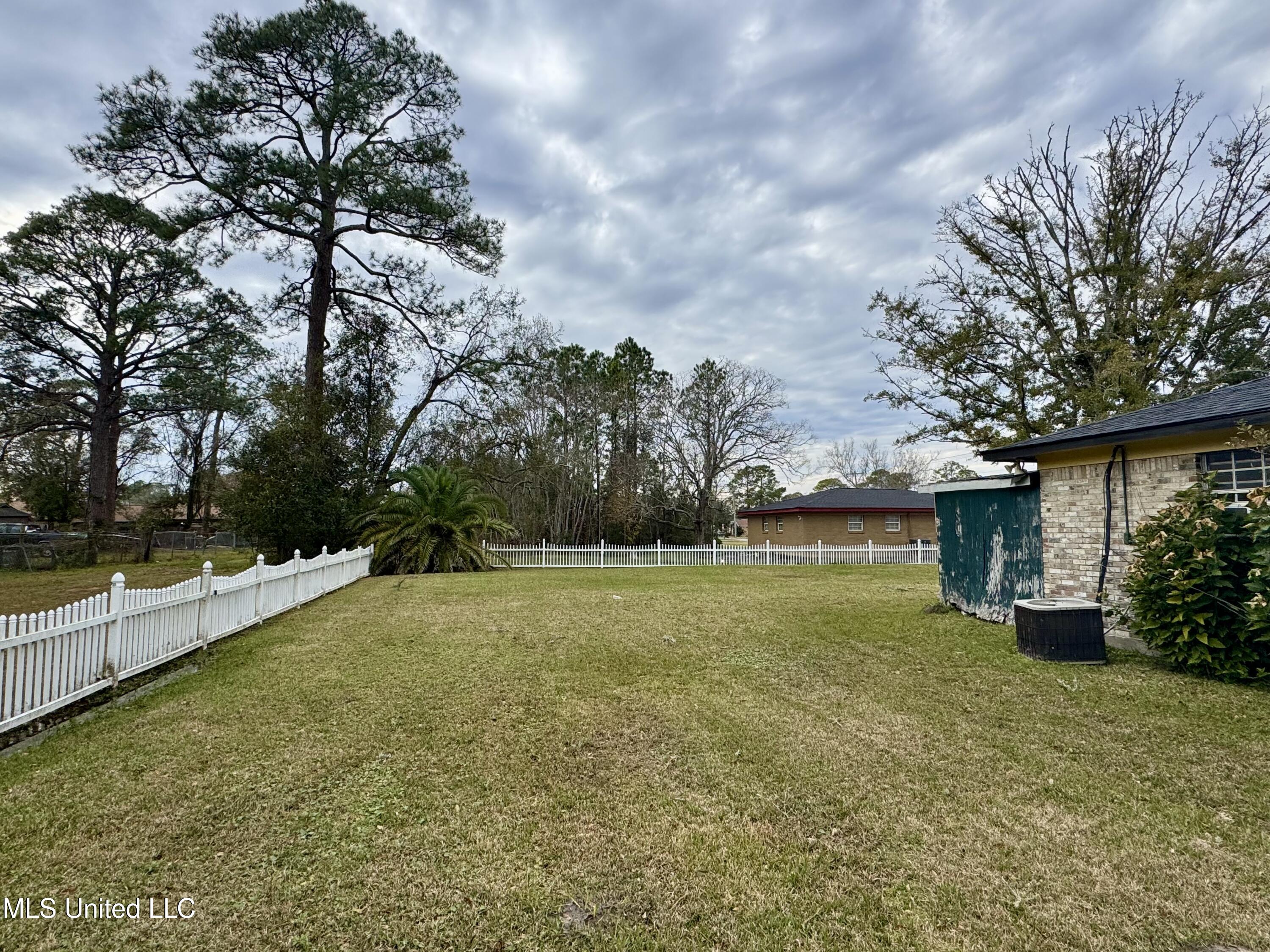 3725 Macphelah Road Moss Point, MS 39563 - Photo 4 of 19 IMG_0509