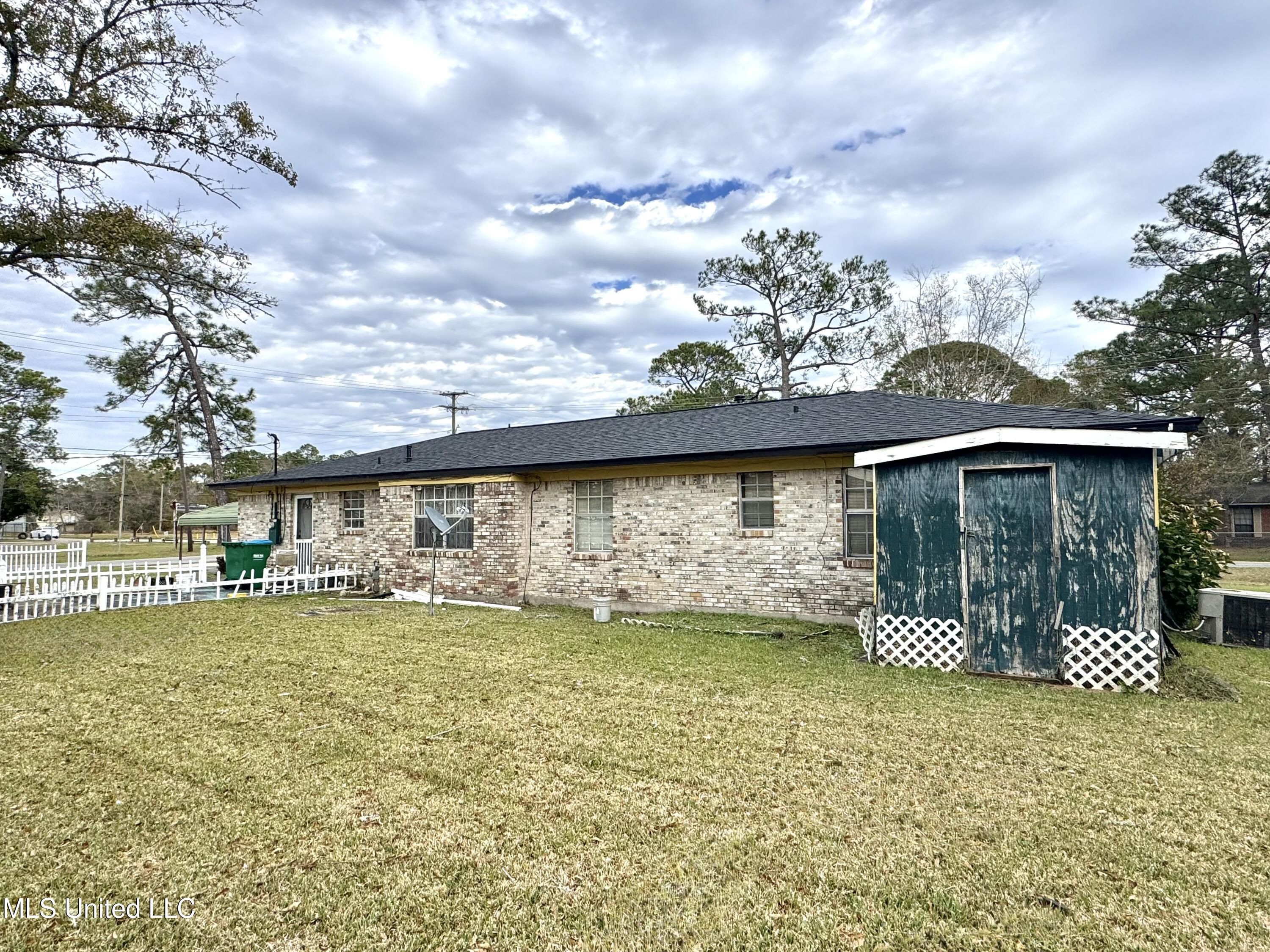3725 Macphelah Road Moss Point, MS 39563 - Photo 5 of 19 IMG_0511