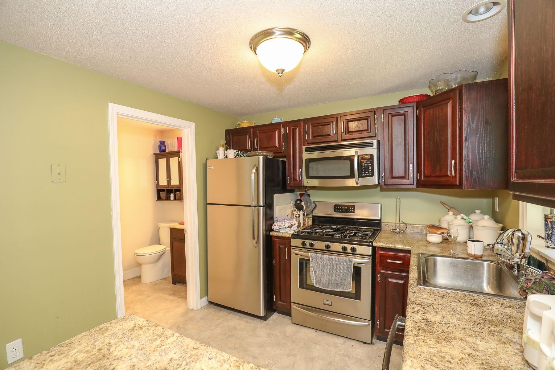 17 Salisbury Road Nashua, NH 03064 - Photo 11 of 20
