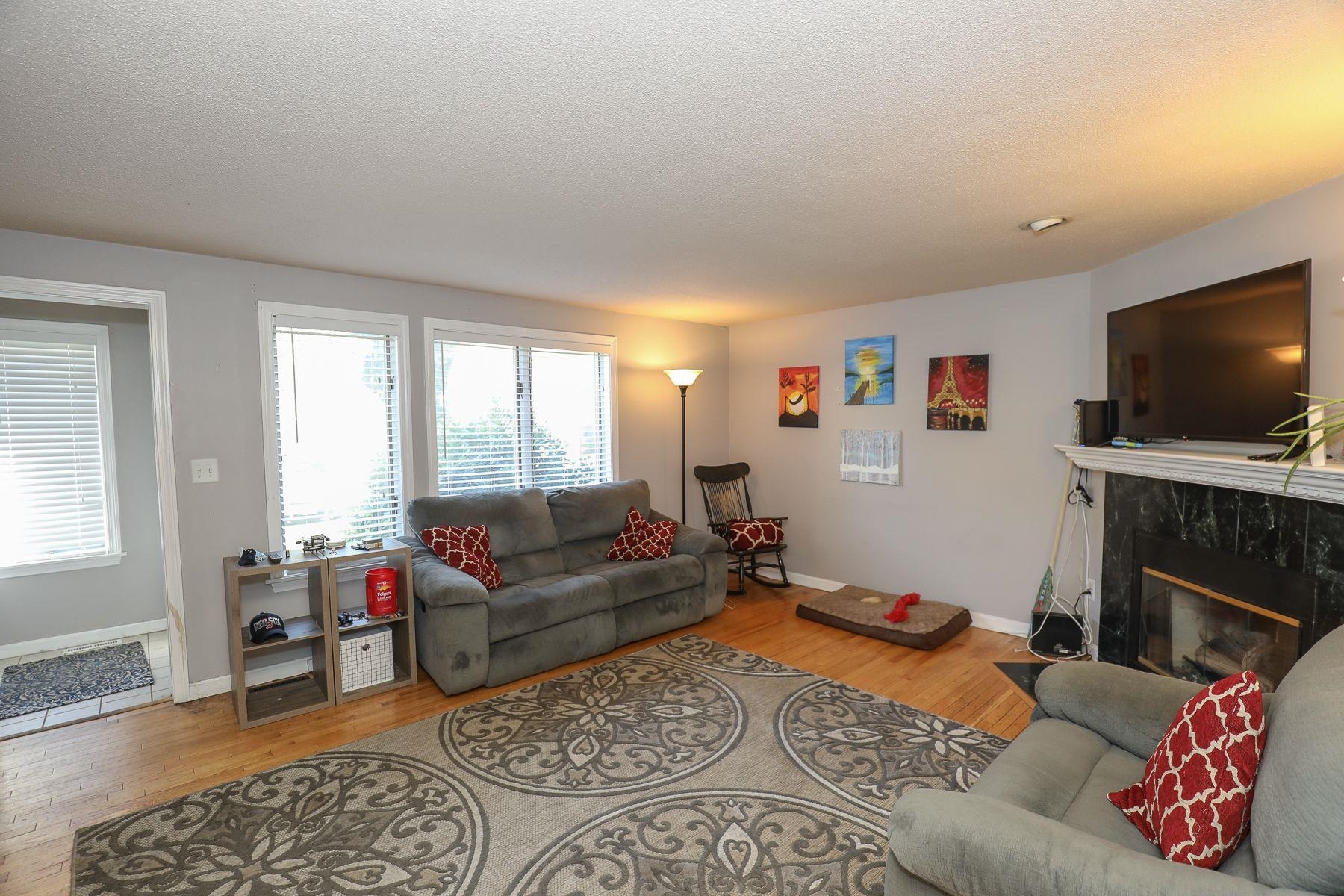 17 Salisbury Road Nashua, NH 03064 - Photo 8 of 20