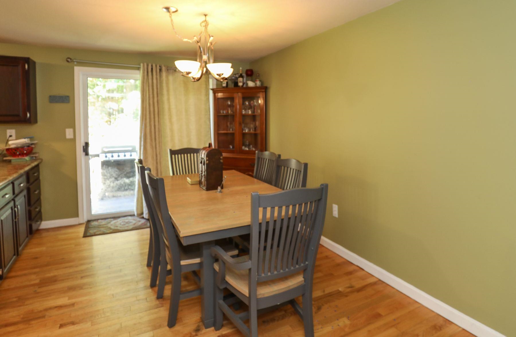 17 Salisbury Road Nashua, NH 03064 - Photo 10 of 20
