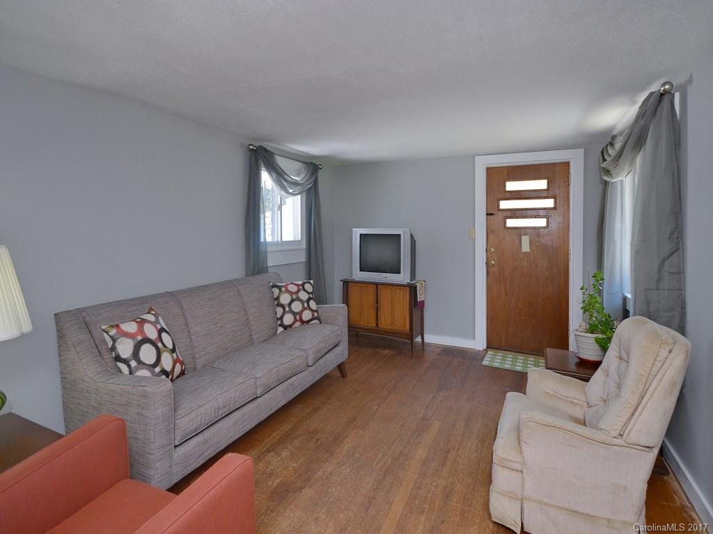 204 Governors View Road Asheville, NC 28805 - Photo 2 of 22 Gallery Image 2