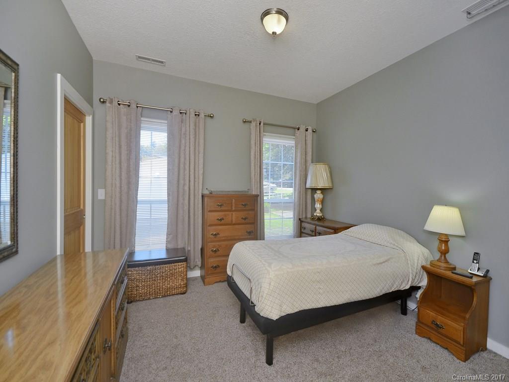 204 Governors View Road Asheville, NC 28805 - Photo 10 of 22 Gallery Image 10