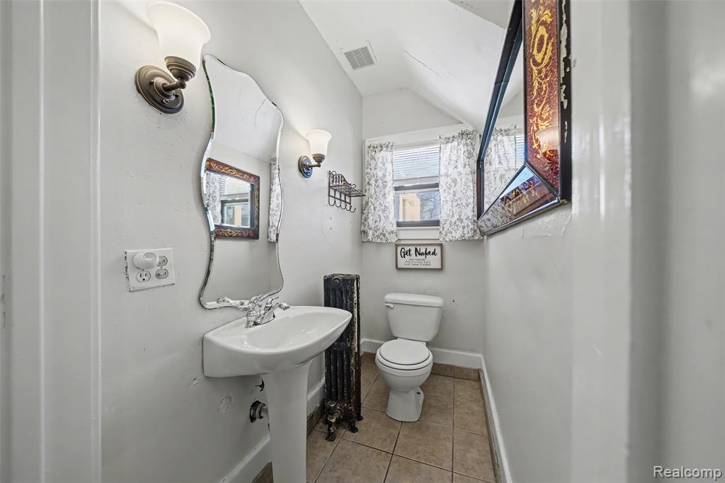 1119 East Maple Road Birmingham, MI 48009 - Photo 19 of 41 Gallery Image 19