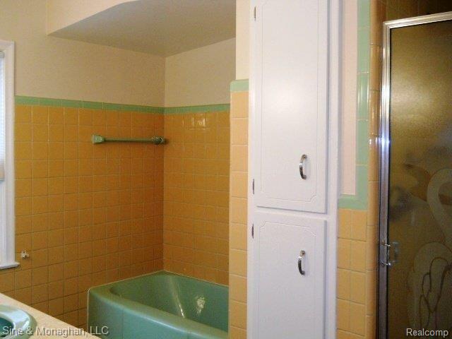 1835 Littlestone Road Grosse Pointe, MI 48236 - Photo 14 of 25 036.JPG