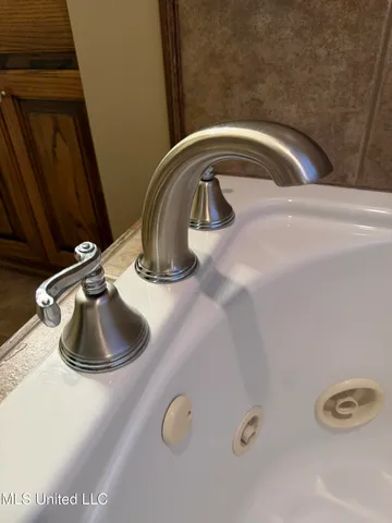 $265,000 | 614 Annawood Lane Northeast, Brookhaven, MS 39601