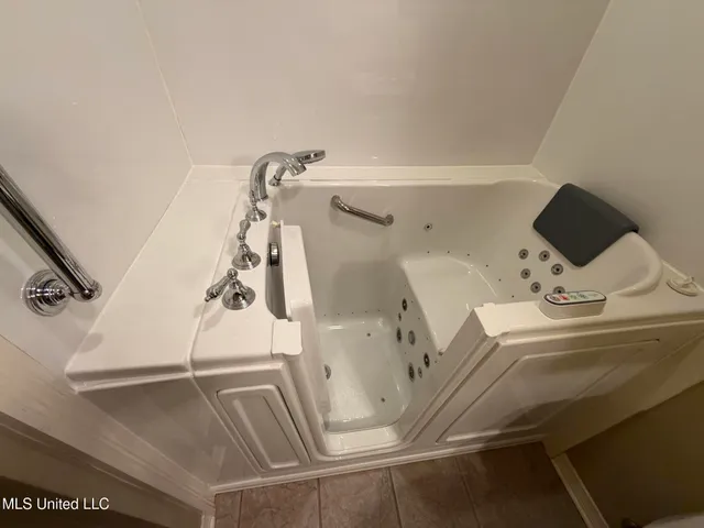 $265,000 | 614 Annawood Lane Northeast, Brookhaven, MS 39601