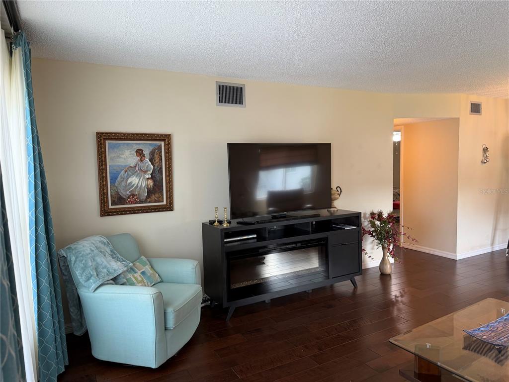 2426 Ecuadorian Way, Unit 40 Clearwater, FL 33763 - Photo 3 of 15