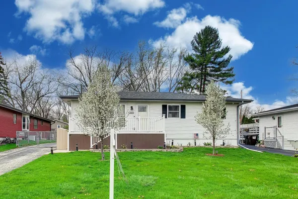 $295,000 | 4318 Sioux Lane, McHenry, IL 60050