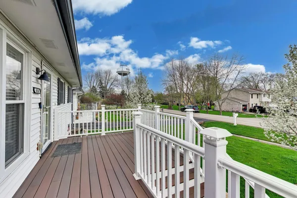 $295,000 | 4318 Sioux Lane, McHenry, IL 60050