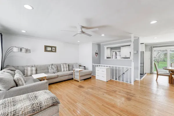 $295,000 | 4318 Sioux Lane, McHenry, IL 60050